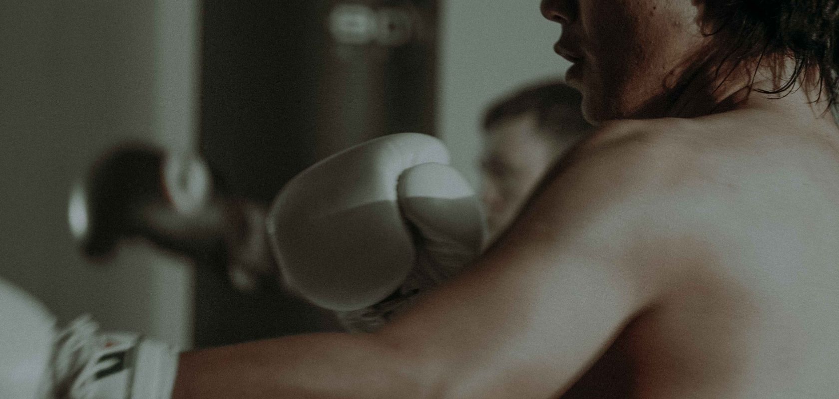 Удар в кикбоксинге - фото