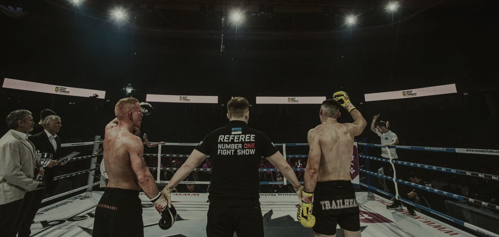 Тайский бокс на ринге - фото