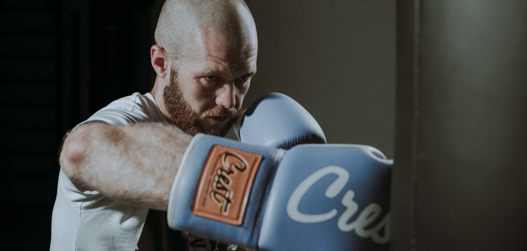 Удар рукой в тайском боксе - фото