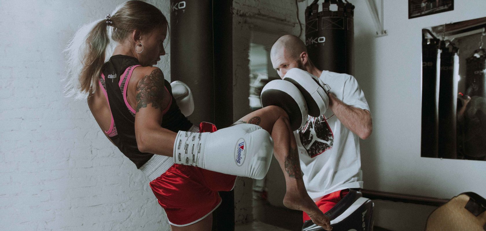 Удар коленом в муай тай - тренировка для девушек - фото