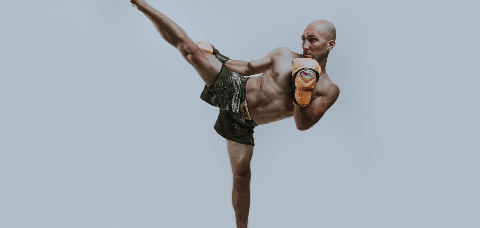 Тренер по тайскому боксу Тренер по тайскому боксу - фото